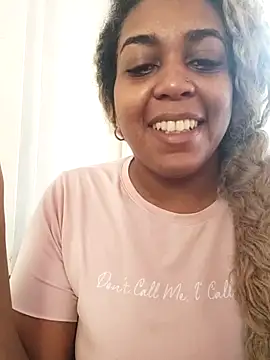 Snapshot of ELLA_KELLY chatting on 12.05.25 ELLA KELLY online show from 12.05.25