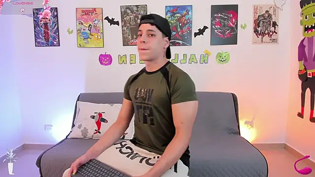 Snapshot of jonathanjoestar_ chatting on 10.31.25 jonathanjoestar online show from 10.31.25