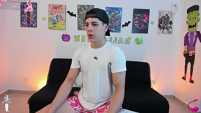 Snapshot of jonathanjoestar_ chatting on 11.03.25 jonathanjoestar online show from 11.03.25