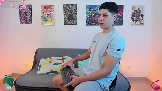 Snapshot of jonathanjoestar_ chatting on 11.21.25 jonathanjoestar online show from 11.21.25