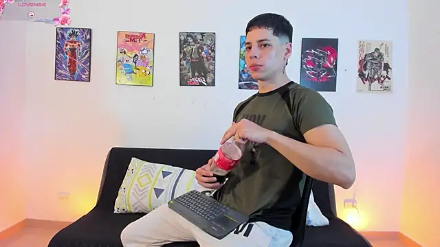 Snapshot of jonathanjoestar_ chatting on 12.15.25 jonathanjoestar online show from 12.15.25