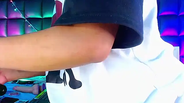 Snapshot of kuromi69 chatting on 01.08.25 kuromi69 online show from 01.08.25