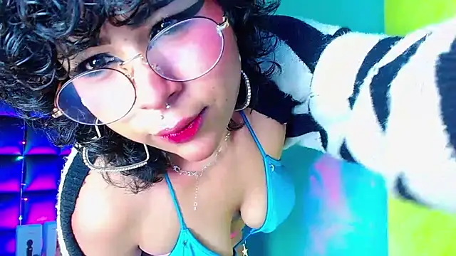 Snapshot of kuromi69 chatting on 01.17.25 kuromi69 online show from 01.17.25