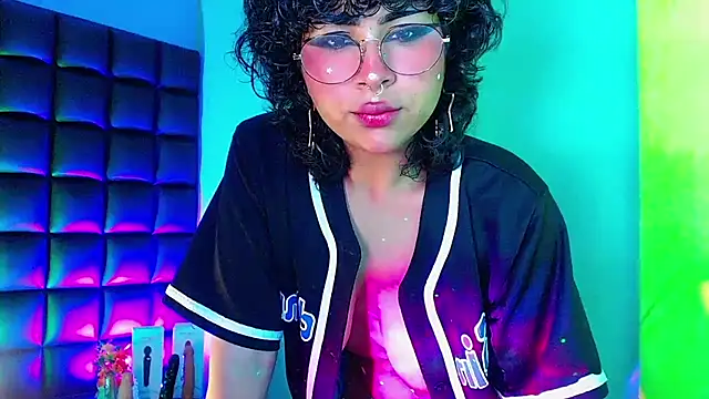 Snapshot of kuromi69 chatting on 02.05.25 kuromi69 online show from 02.05.25