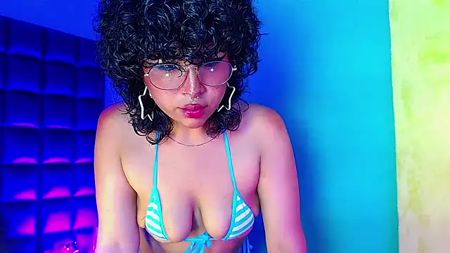 Snapshot of kuromi69 chatting on 03.02.25 kuromi69 online show from 03.02.25