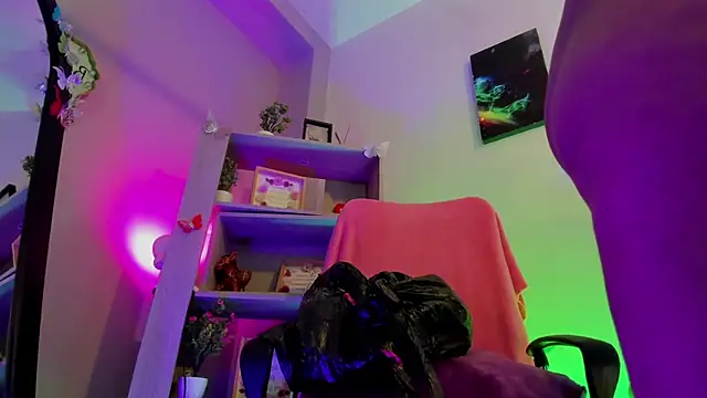 Snapshot of kuromi69 chatting on 10.05.25 kuromi69 online show from 10.05.25