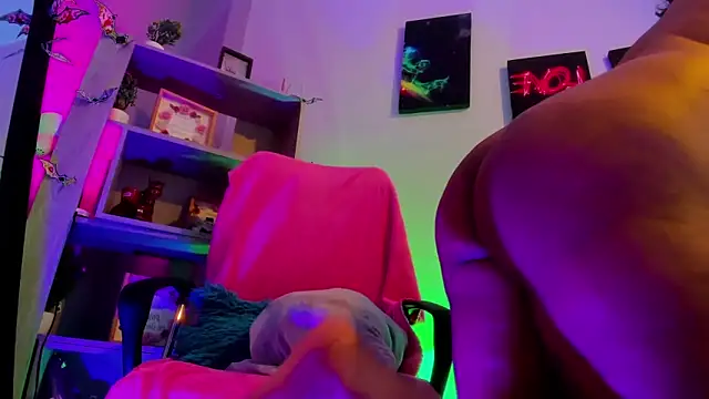 Snapshot of kuromi69 chatting on 10.15.25 kuromi69 online show from 10.15.25