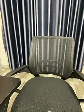 Snapshot of Louis_Baby chatting on 12.19.24 Louis Baby online show from 12.19.24