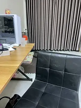 Snapshot of Louis_Baby chatting on 12.28.24 Louis Baby online show from 12.28.24