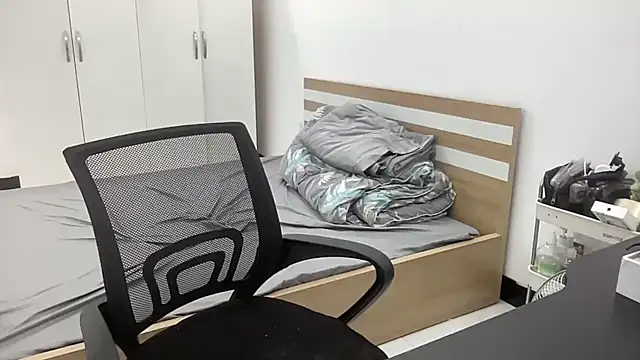 Snapshot of Louis_Baby chatting on 09.11.25 Louis Baby online show from 09.11.25