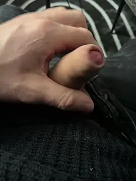 Snapshot of dimitriei chatting on 02.13.25 dimitriei online show from 02.13.25