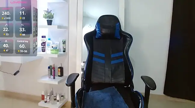 Snapshot of -MiaDelight- chatting on 03.20.25 -MiaDelight- online show from 03.20.25