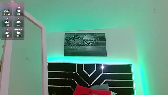 Snapshot of -MiaDelight- chatting on 10.29.25 -MiaDelight- online show from 10.29.25