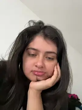 Stephania 18 online show from 01.04.25