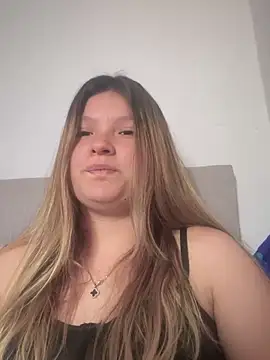 Snapshot of ASLY_MULLERHOT chatting on 12.20.24 ASLY MULLERHOT online show from 12.20.24