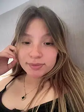 Snapshot of ASLY_MULLERHOT chatting on 12.26.24 ASLY MULLERHOT online show from 12.26.24