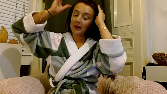 LucyLuxee19 online show from 02.10.25
