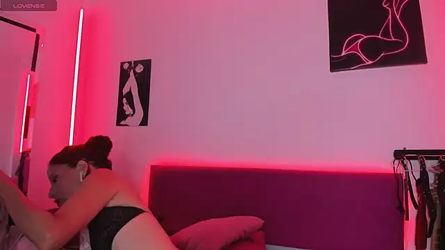 Snapshot of Little_Naughtty chatting on 02.12.25 Little Naughtty online show from 02.12.25