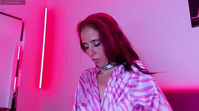 Snapshot of Little_Naughtty chatting on 03.08.25 Little Naughtty online show from 03.08.25