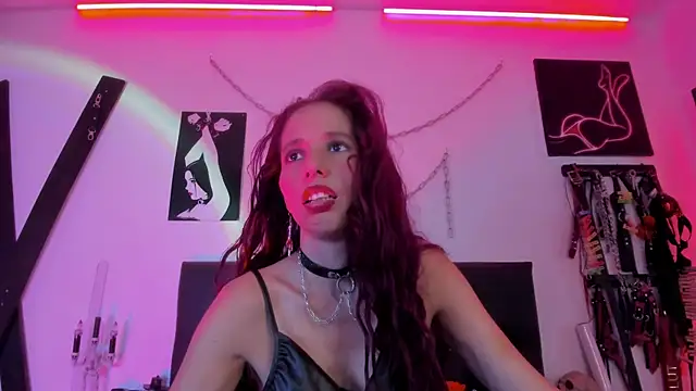 Snapshot of Little_Naughtty chatting on 10.05.25 Little Naughtty online show from 10.05.25