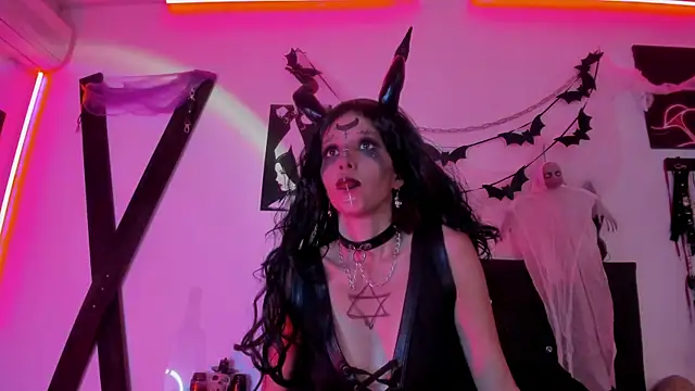 Snapshot of Little_Naughtty chatting on 10.30.25 Little Naughtty online show from 10.30.25