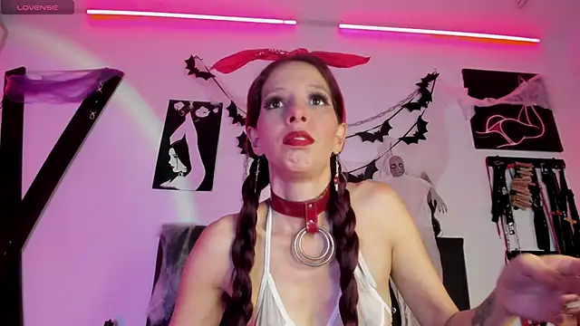 Snapshot of Little_Naughtty chatting on 11.02.25 Little Naughtty online show from 11.02.25