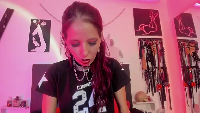 Snapshot of Little_Naughtty chatting on 11.12.25 Little Naughtty online show from 11.12.25