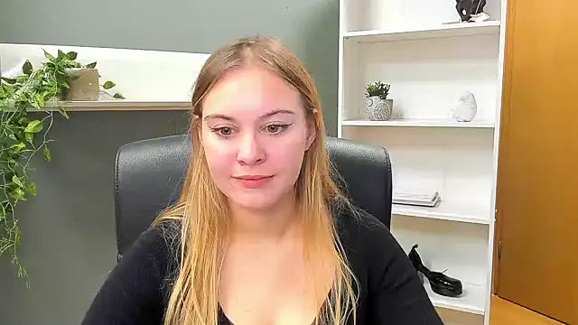 Snapshot of kitty_valeria chatting on 01.12.25 kitty valeria online show from 01.12.25