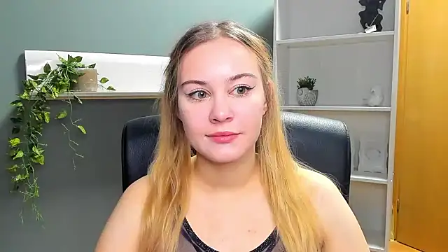 Snapshot of kitty_valeria chatting on 01.19.25 kitty valeria online show from 01.19.25