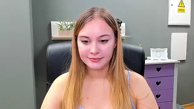 Snapshot of kitty_valeria chatting on 02.02.25 kitty valeria online show from 02.02.25