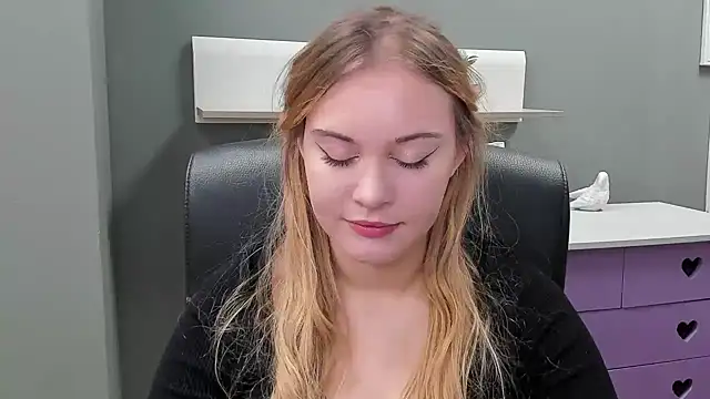 Snapshot of kitty_valeria chatting on 02.08.25 kitty valeria online show from 02.08.25