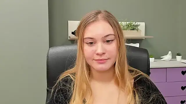 Snapshot of kitty_valeria chatting on 02.23.25 kitty valeria online show from 02.23.25