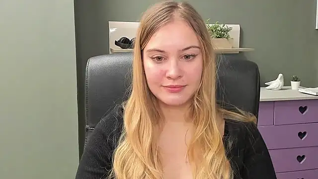 Snapshot of kitty_valeria chatting on 02.23.25 kitty valeria online show from 02.23.25