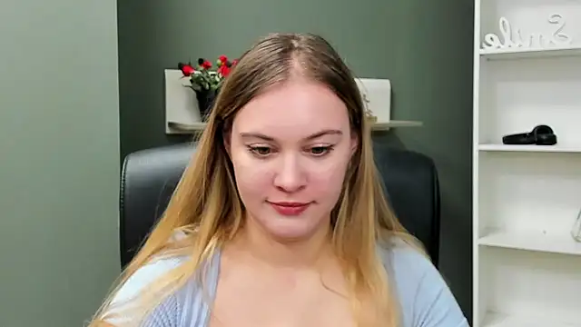 Snapshot of kitty_valeria chatting on 03.08.25 kitty valeria online show from 03.08.25