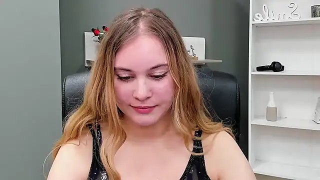 Snapshot of kitty_valeria chatting on 03.09.25 kitty valeria online show from 03.09.25