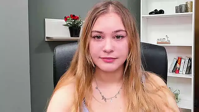 Snapshot of kitty_valeria chatting on 03.23.25 kitty valeria online show from 03.23.25