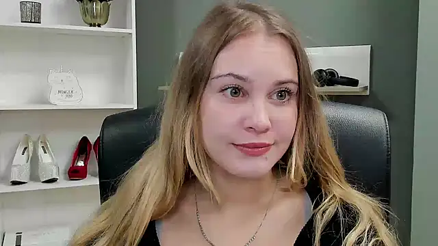 Snapshot of kitty_valeria chatting on 09.15.25 kitty valeria online show from 09.15.25