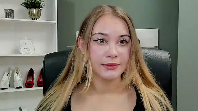 Snapshot of kitty_valeria chatting on 09.21.25 kitty valeria online show from 09.21.25