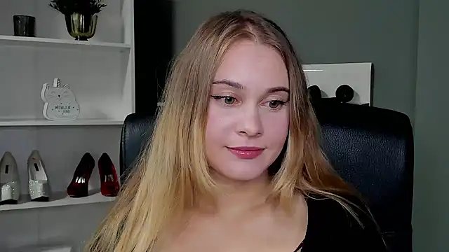 Snapshot of kitty_valeria chatting on 09.22.25 kitty valeria online show from 09.22.25