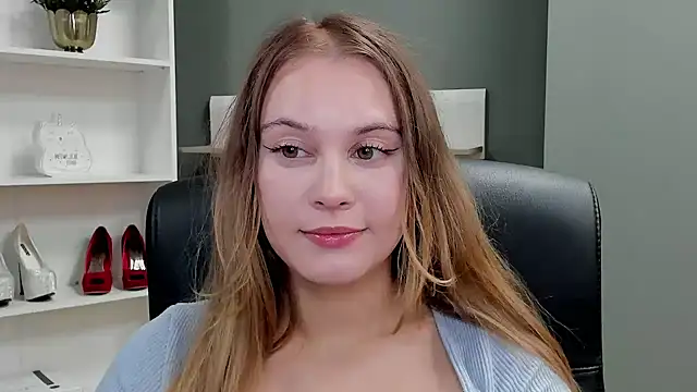 Snapshot of kitty_valeria chatting on 10.14.25 kitty valeria online show from 10.14.25