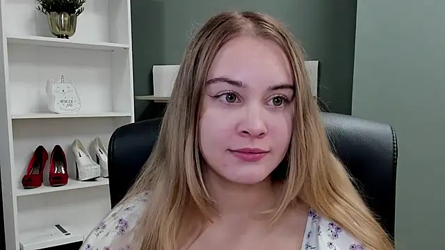 Snapshot of kitty_valeria chatting on 11.23.25 kitty valeria online show from 11.23.25