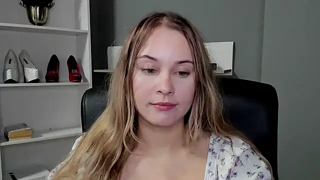 Snapshot of kitty_valeria chatting on 12.03.25 kitty valeria online show from 12.03.25