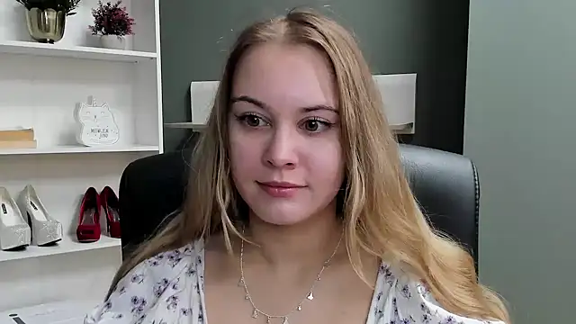 Snapshot of kitty_valeria chatting on 12.14.25 kitty valeria online show from 12.14.25