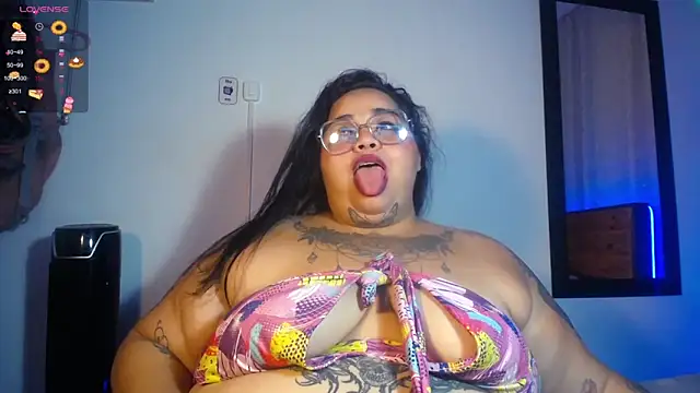 Snapshot of VeronikCuhubby chatting on 02.25.25 VeronikCuhubby online show from 02.25.25