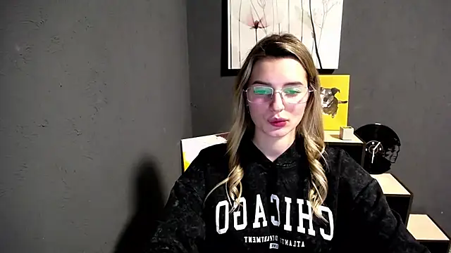 Snapshot of lady_olivia_ chatting on 02.13.26 lady olivia online show from 02.13.26