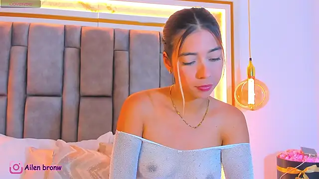 Snapshot of elianabrown chatting on 10.28.25 elianabrown online show from 10.28.25