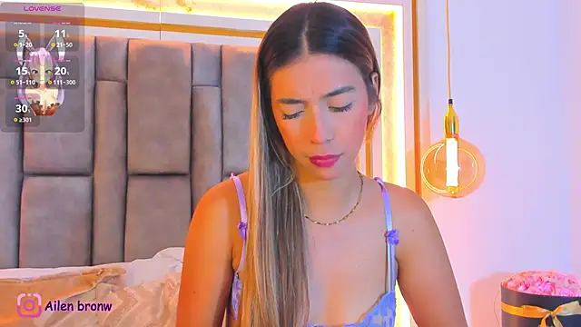 Snapshot of elianabrown chatting on 11.05.25 elianabrown online show from 11.05.25