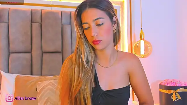 Snapshot of elianabrown chatting on 11.13.25 elianabrown online show from 11.13.25