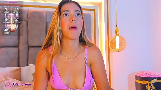 Snapshot of elianabrown chatting on 11.18.25 elianabrown online show from 11.18.25