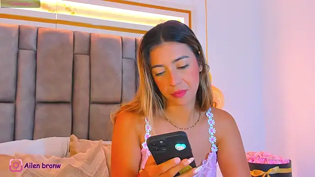 Snapshot of elianabrown chatting on 11.19.25 elianabrown online show from 11.19.25